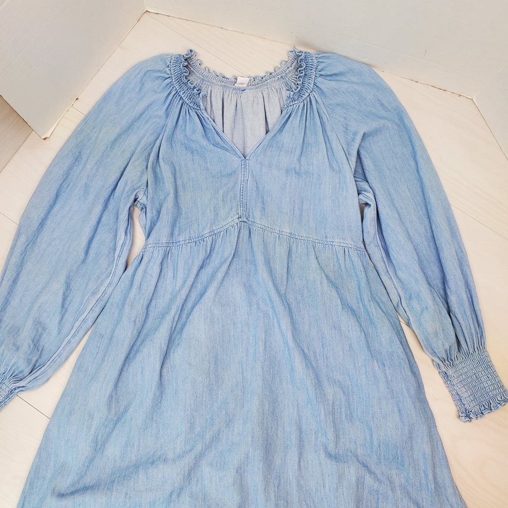 Old Navy Womens Blue Chambray Smocked Boho Dress Medium Cottagecore Romantic